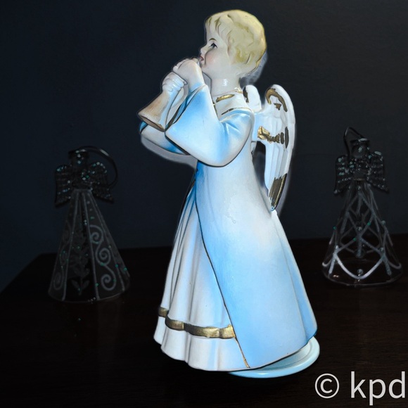 Beautiful Bisque Angel Rotating Musical Figurine in EXCELLENT vintage condition - Picture 5 of 8